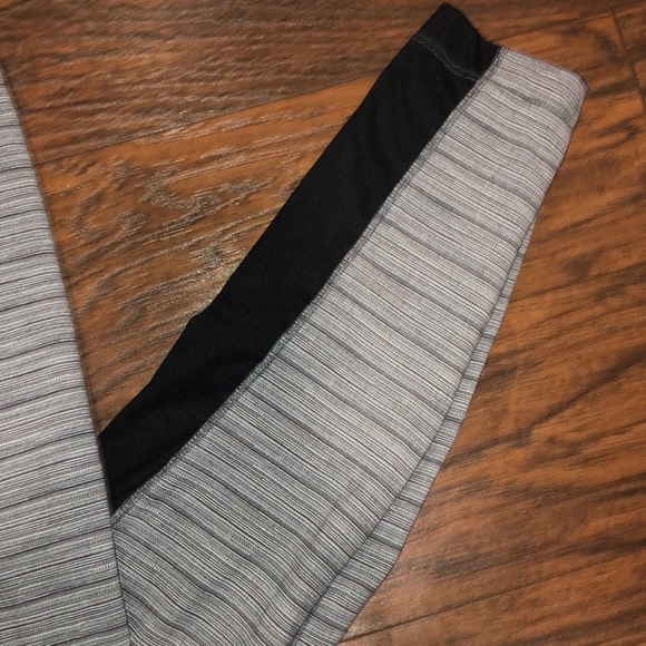 Nike women’s tights - Picture 2 of 2